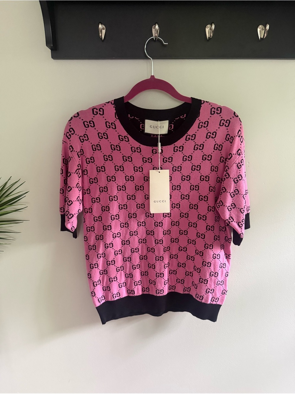 GG Logo Pink Knit Short Sleeve Top with Black Trim